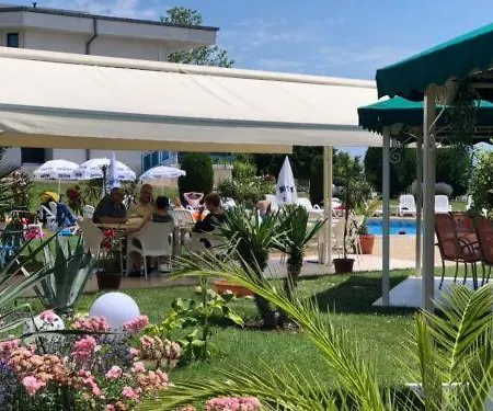 Готель Riviera Complex 6 *