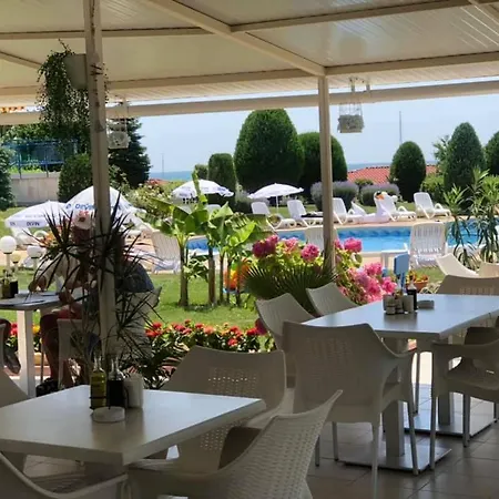 Riviera Complex 6 Готель