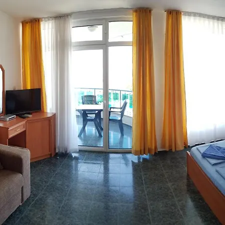 Riviera Complex 6 Отель *