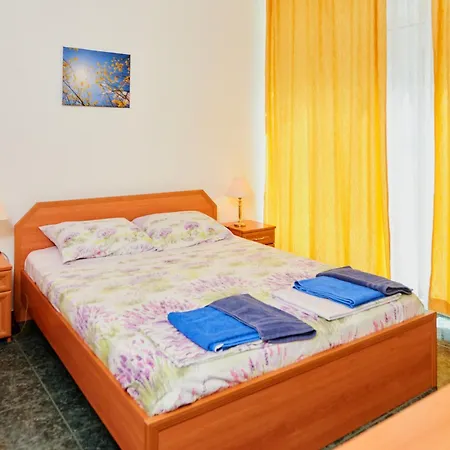 Riviera Complex 6 Hotel *