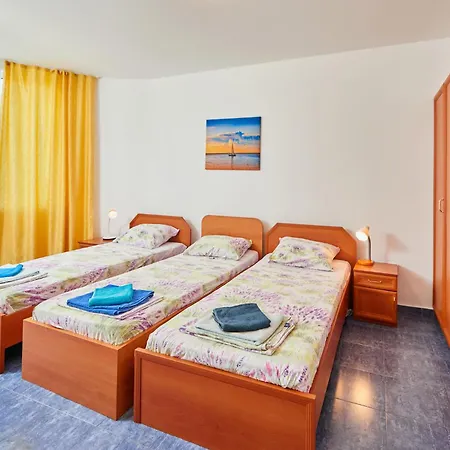 Riviera Complex 6 Hotel *