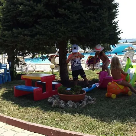 Riviera Complex 6 *