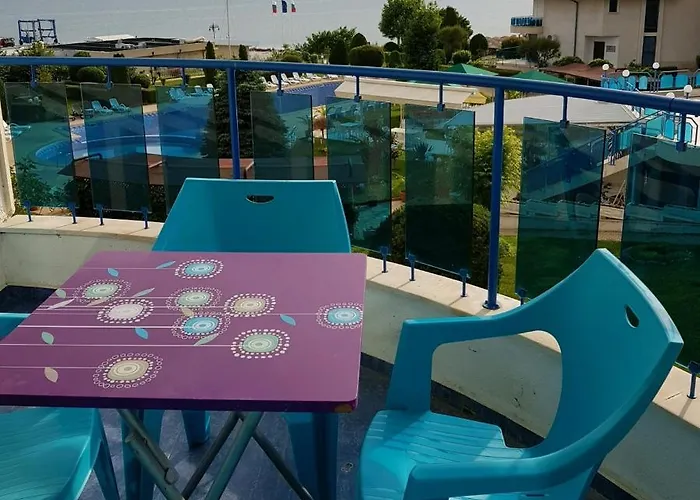 Riviera Complex 6 Otel *